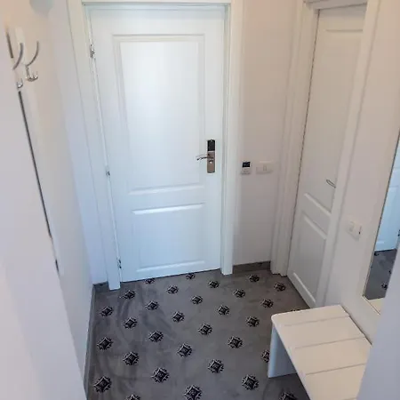 Отель Tadora 3*